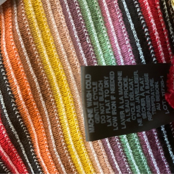 New Pure Essence cape/wrap, size S - Picture 6 of 9